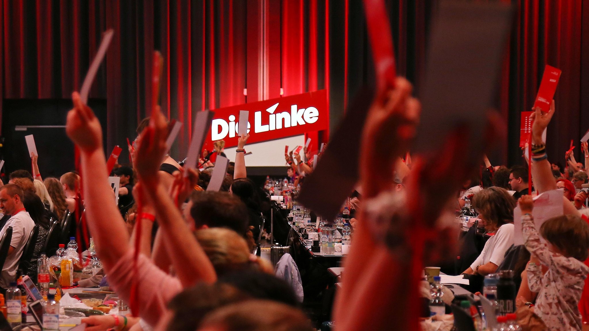 Bundesparteitag der Linken: Die Partei rang um den Umgang mit ihrem Jugendverband. | Bild: picture alliance / dts-Agentur | dts Nachrichtenagentur GmbH Bundesparteitag der Linken: Die Partei rang um den Umgang mit ihrem Jugendverband.