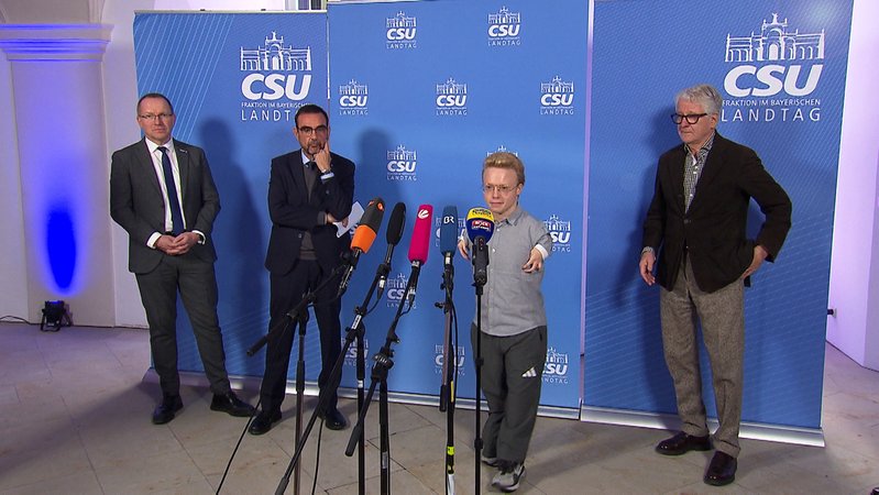 CSU-Pressekonferenz zur Olympia-Bewerbung mit Para-Schwimmer Josia Topf | Bild: BR CSU-Pressekonferenz zur Olympia-Bewerbung mit Para-Schwimmer Josia Topf