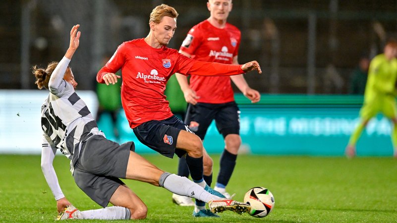 Spielszene SpVgg Unterhaching - SV Sandhausen | Bild: picture alliance / foto2press | Sven Leifer Spielszene SpVgg Unterhaching - SV Sandhausen