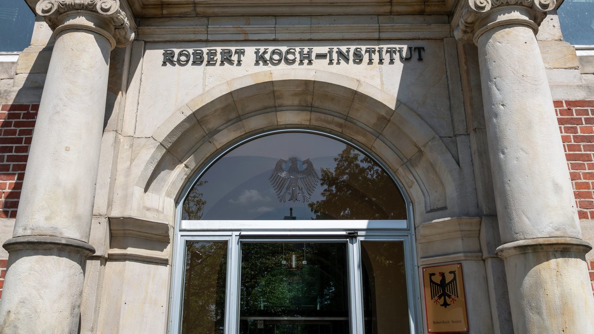 Der Hauptsitz des Robert Koch-Instituts (RKI) im Berliner Stadtteil Wedding, aufgenommen am 18.07.21.