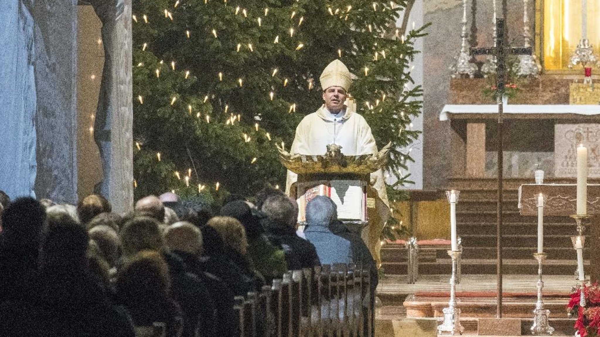 Christmette im Passauer Stephansdom mit Bischof Stefan Oster