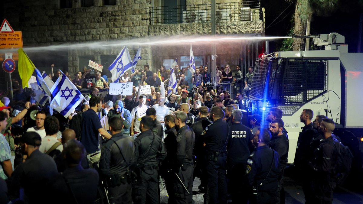 Tausende protestieren gegen Israels Regierungschef Netanjahu