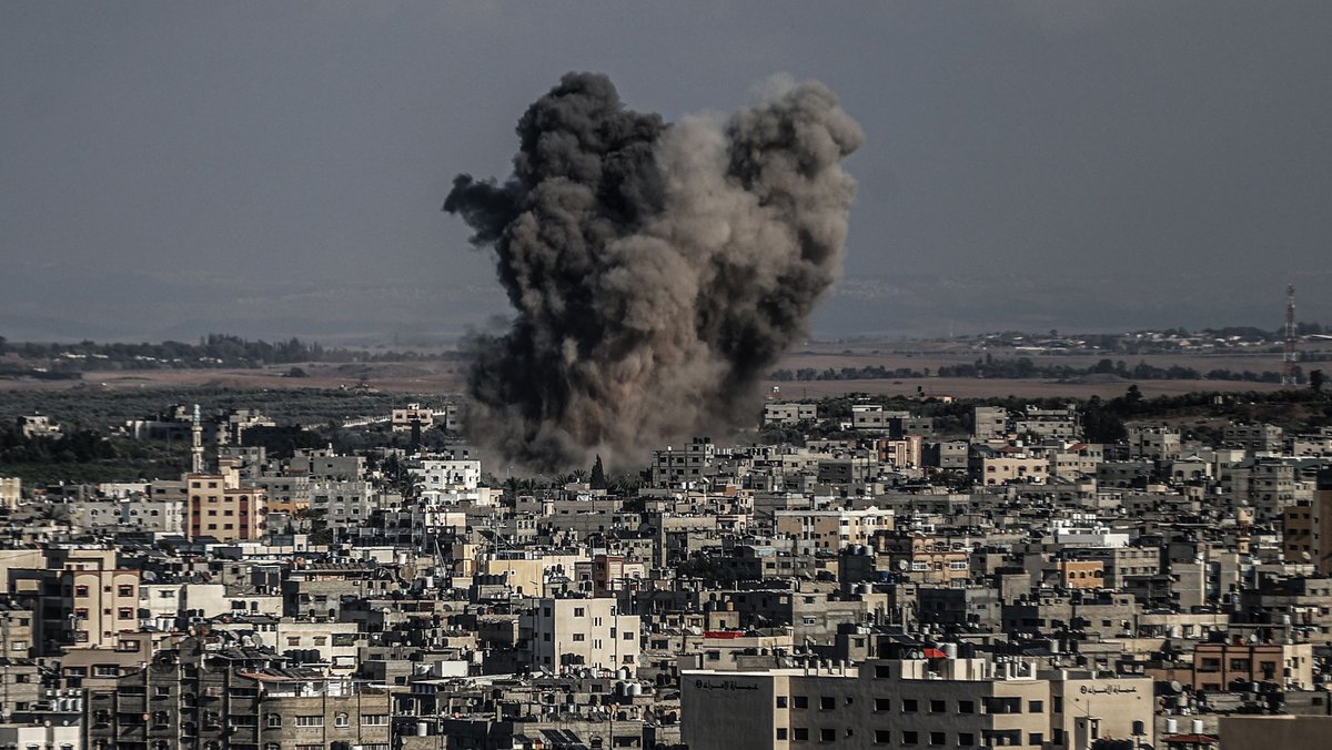 Explosion nach israelischem Luftangriff in Gaza.