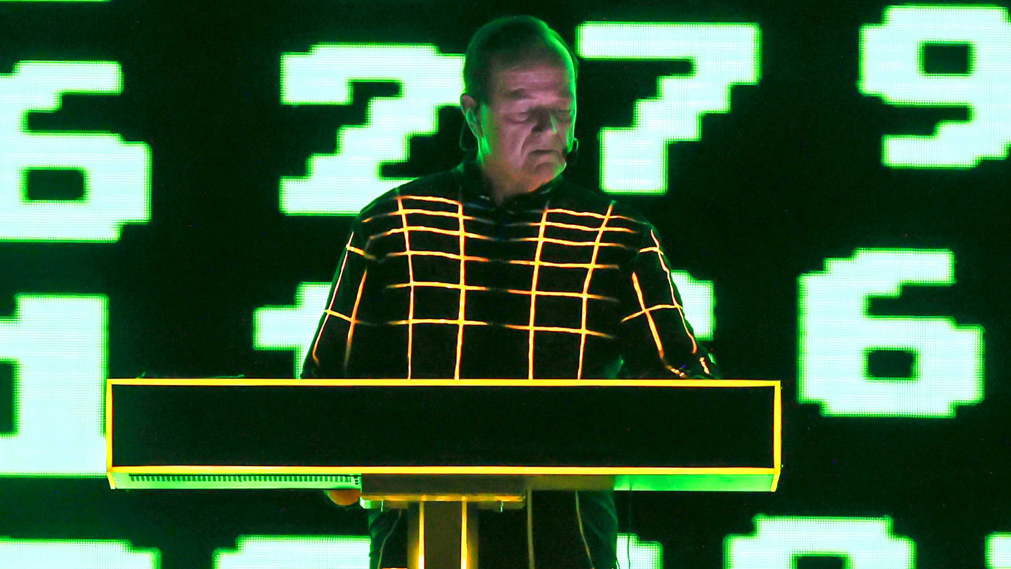 Ralf Hütter von Kraftwerk live bei einem Konzert am 14.12.2025