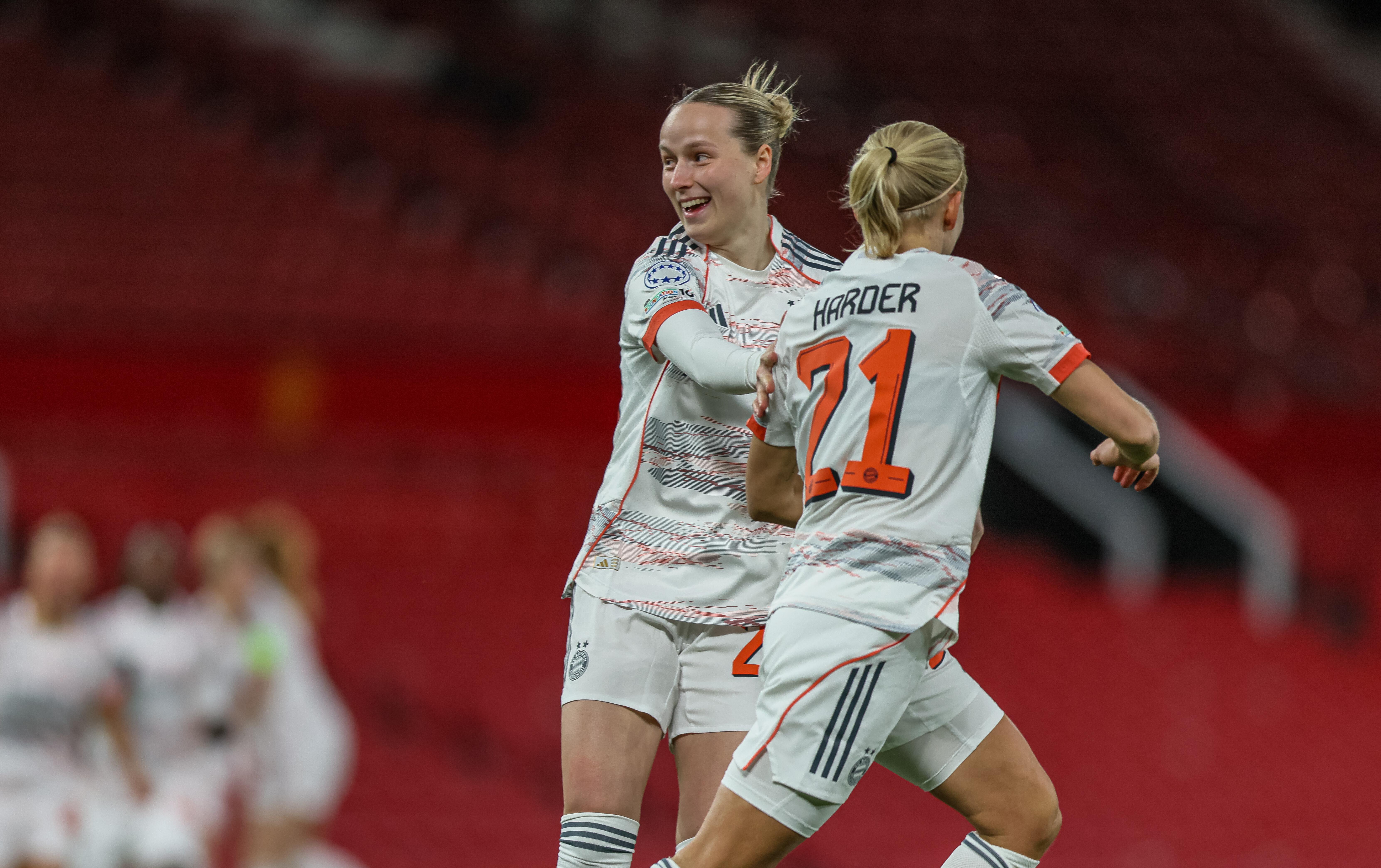 Perrnille Harder  und Franziska Kett, FC Bayern Frauen