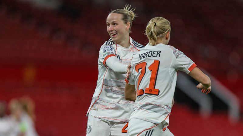 Perrnille Harder und Franziska Kett, FC Bayern Frauen | Bild: picture-alliance/dpa Perrnille Harder und Franziska Kett, FC Bayern Frauen