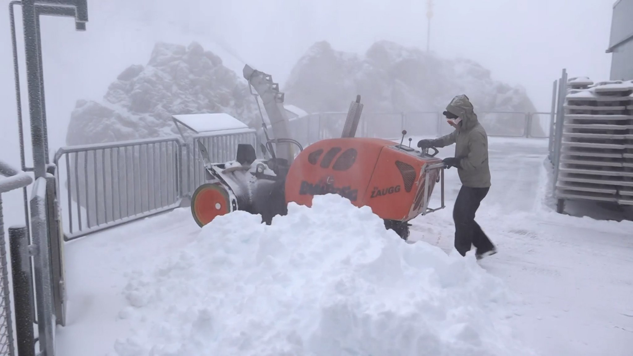 Schnee auf der Zugspitze.