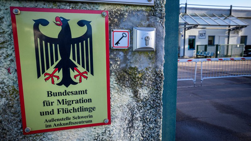 Erstaufnahmeeinrichtung für Flüchtlinge (Archivbild) | Bild: dpa-Bildfunk/Jens Büttner Erstaufnahmeeinrichtung für Flüchtlinge (Archivbild)