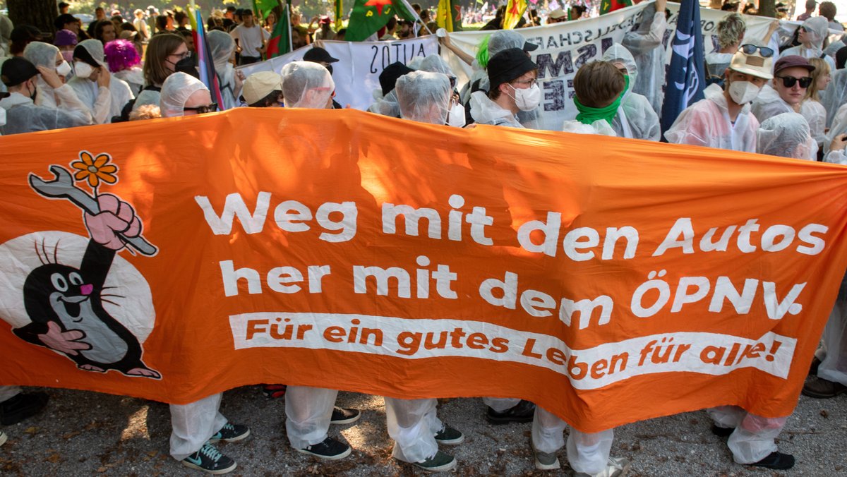 Friedlicher Protest zum Abschluss der IAA in München