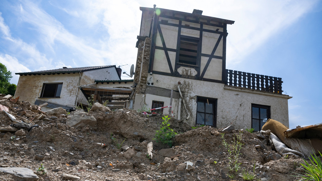 Ruine eines von der Flutkatastrophe  zerstörten Wohnhauses im Ahrtal. 