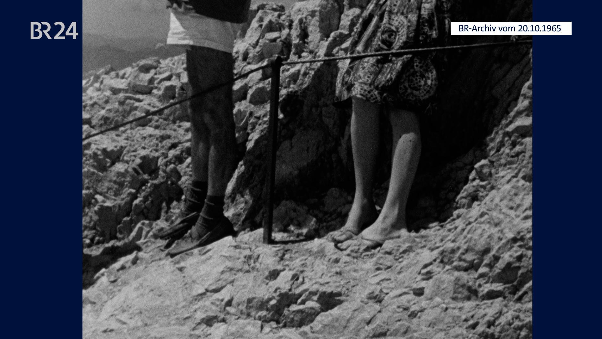 Sandalentouristen am Berg