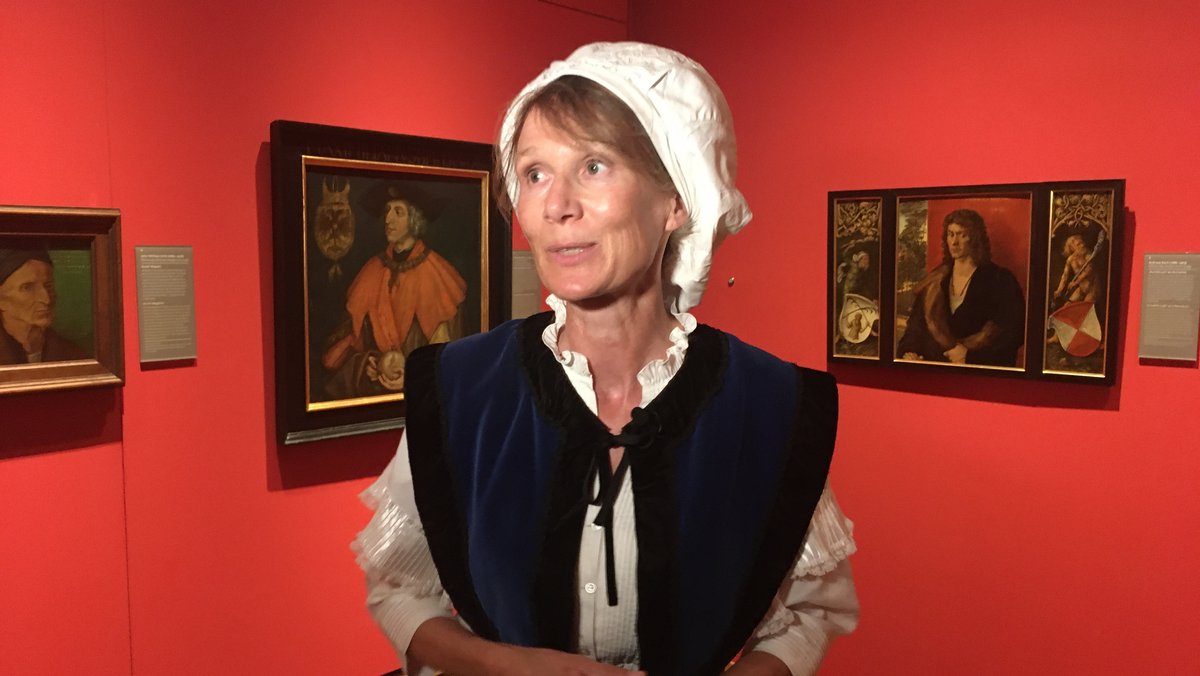 Karin Mayer führt ihre Gäste durch das Albrecht-Dürer-Haus.