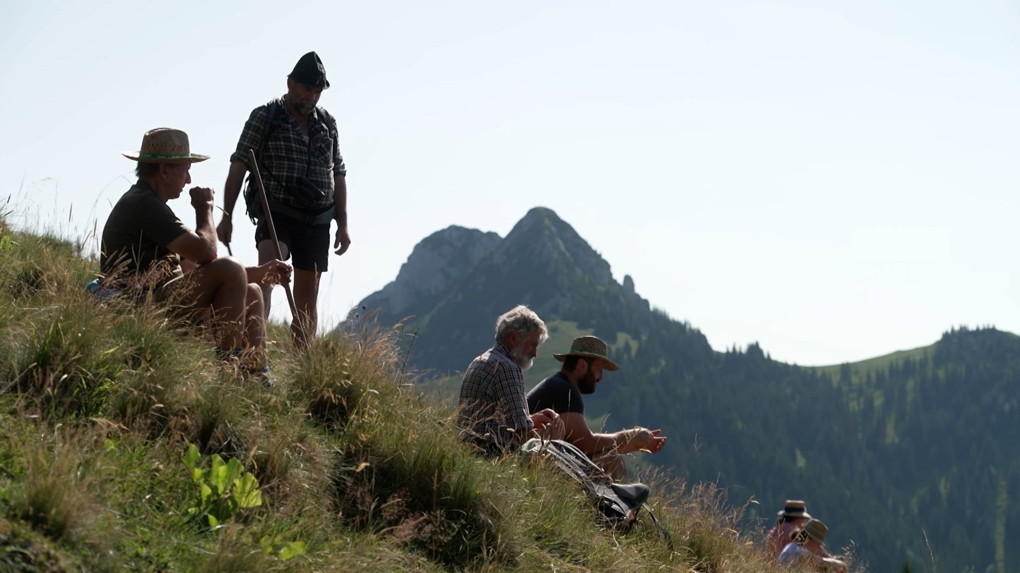 35 Grad in Lenggries – und eine Delegation an Ministern suchte da in der Höhe die frische Luft bei der alljährlichen Hauptalm-Begehung. 