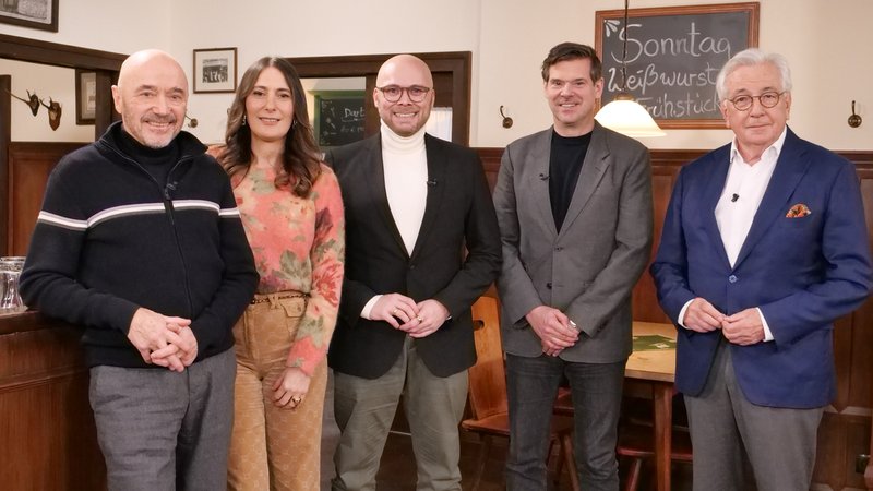 Gastgeber Hans Werner Kilz und seine beiden Stammgäste Anja Kohl und Christian Neureuther mit Fabian Mehring und Gregor Peter Schmitz. | Bild: BR/Andreas H. Schroll Gastgeber Hans Werner Kilz und seine beiden Stammgäste Anja Kohl und Christian Neureuther mit Fabian Mehring und Gregor Peter Schmitz.