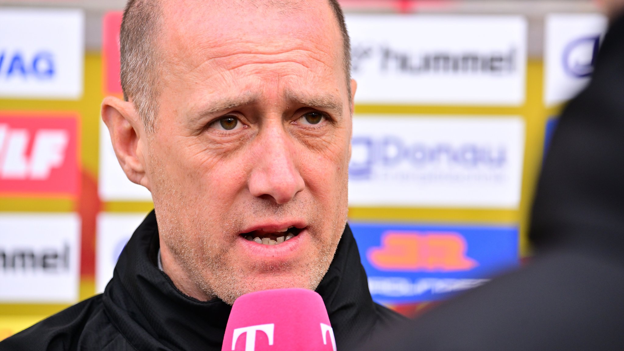  Joe Enochs ( Trainer SSV Jahn Regensburg ) im Interview