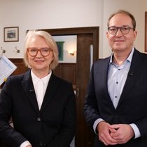 Mit Monika Schnitzer und Alexander Dobrindt | Bild: A.H. Schroll