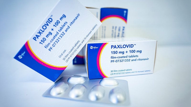 Mehrere Packungen des antiviralen Medikamentes Paxlovid