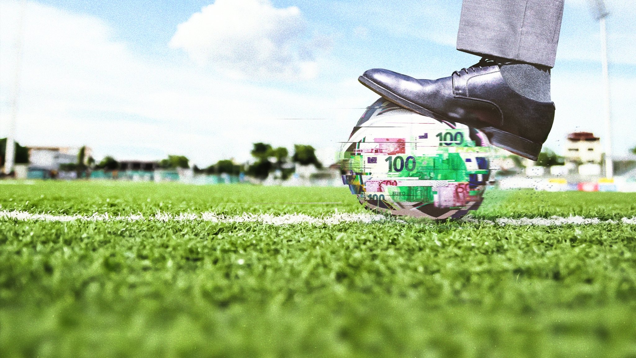 Manager drückt mit seinem Fuß auf einen Fußball der zum Teil aus Euroscheinen besteht