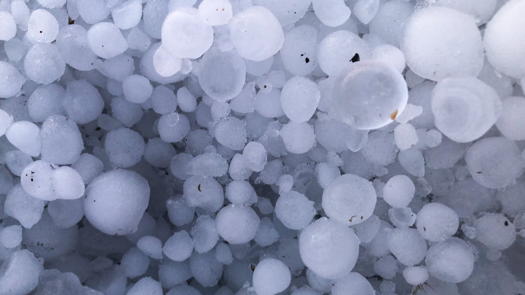 Archivbild: Hagelkörner nach Unwetter in Italien