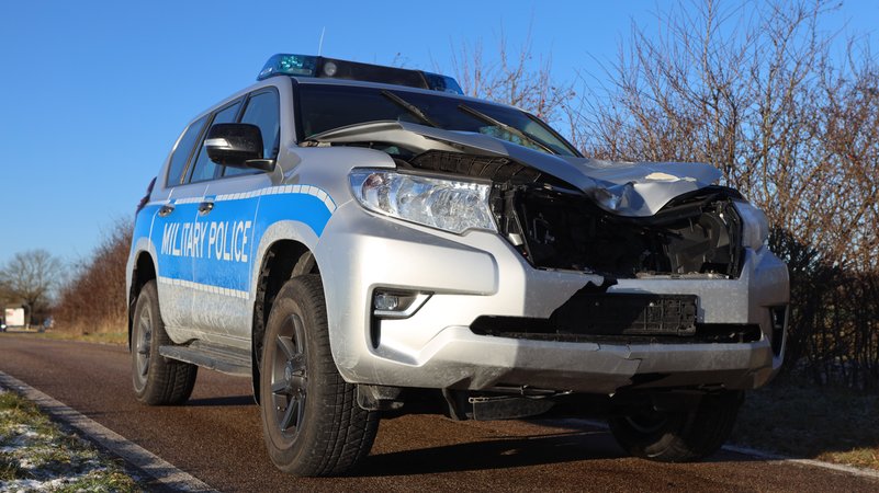 Unfallauto des US-Militärs bei Ansbach | Bild: NEWS5 / Felix Besold Unfallauto des US-Militärs bei Ansbach