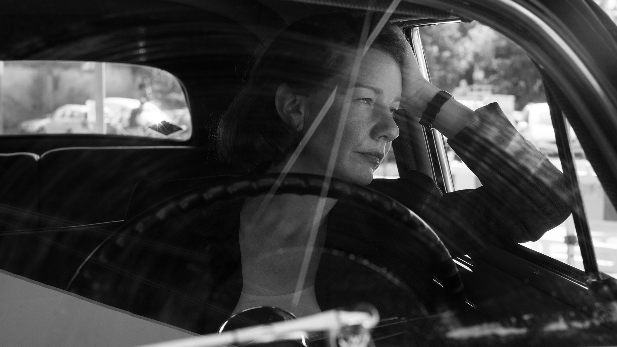 "Vaterland"-Filmszene: Erika Mann (Sandra Hüller) verdrängt den Schmerz über den Selbstmord ihres Bruders Klaus Mann. | Bild: Agata Grzybowsk "Vaterland"-Filmszene: Erika Mann (Sandra Hüller) verdrängt den Schmerz über den Selbstmord ihres Bruders Klaus Mann.