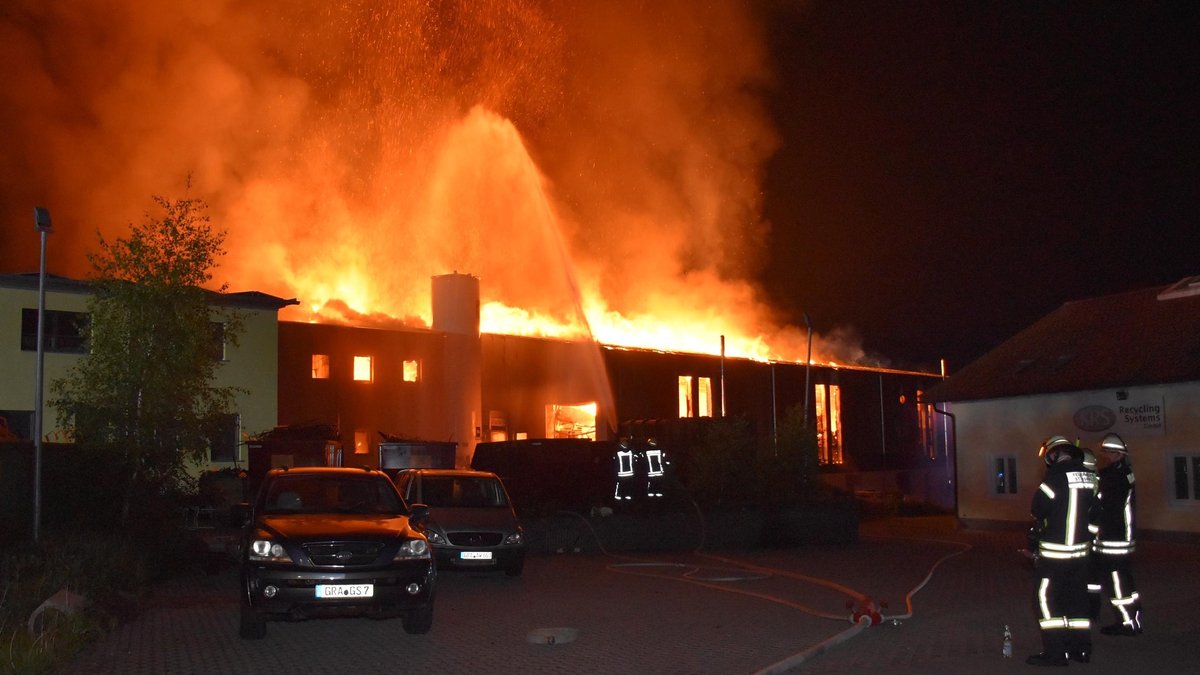 Zwei Brände in Niederbayern verursachen Millionenschaden
