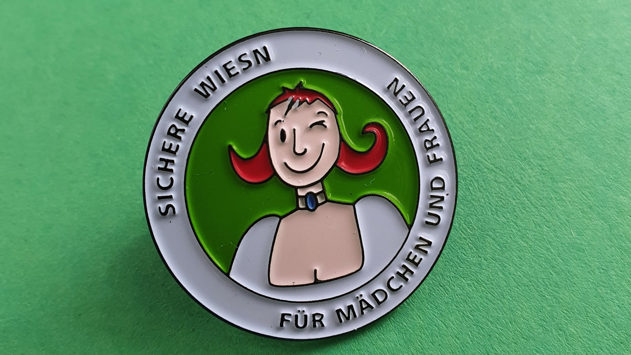 Das Logo mit der Schrift "Sichere Wiesn für Mädchen und Frauen"