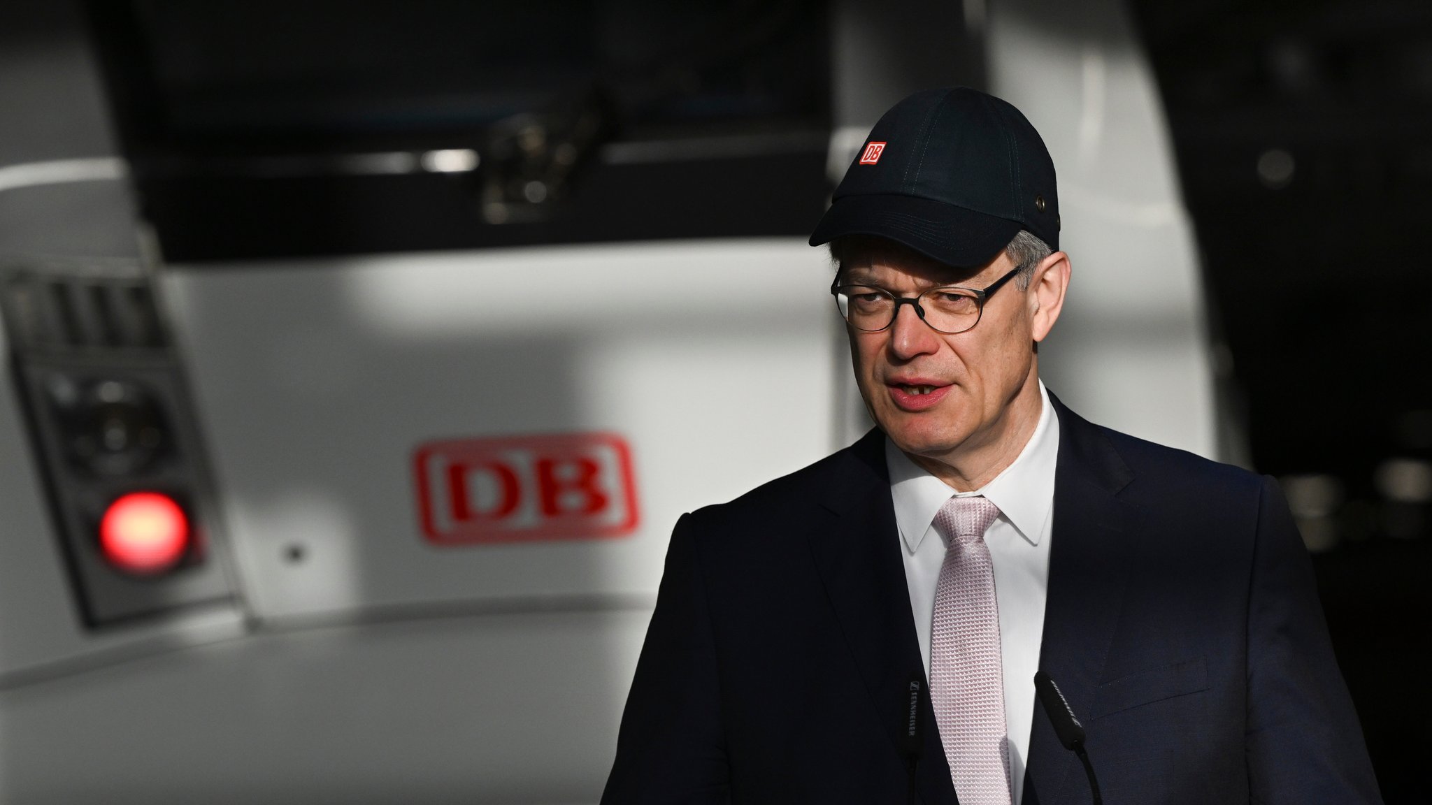 Verkehrsminister ruft zum Umstieg auf Deutschlandticket auf
