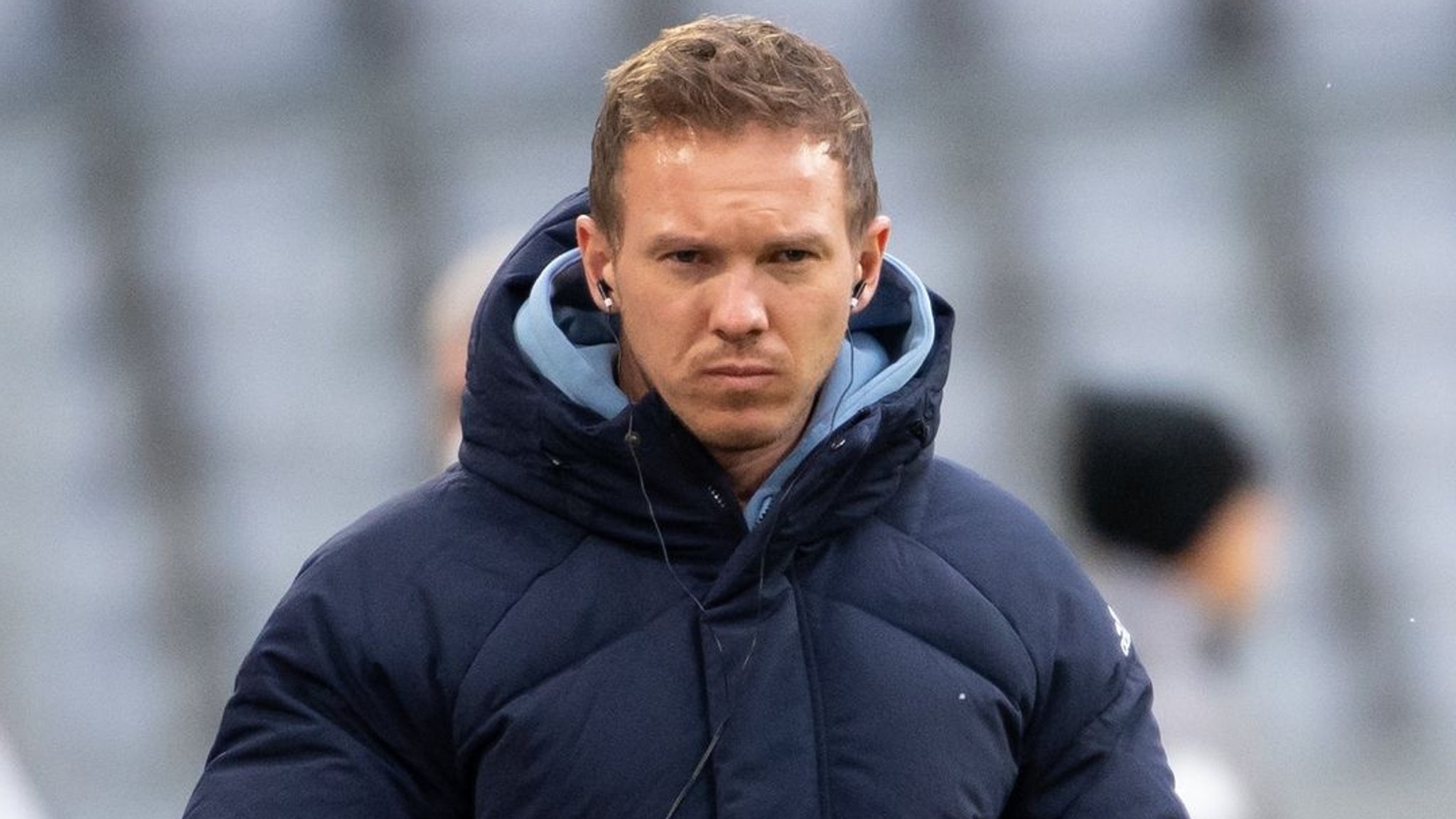 Bayern-Trainer Julian Nagelsmann kommt vor dem Spiel in das Stadion