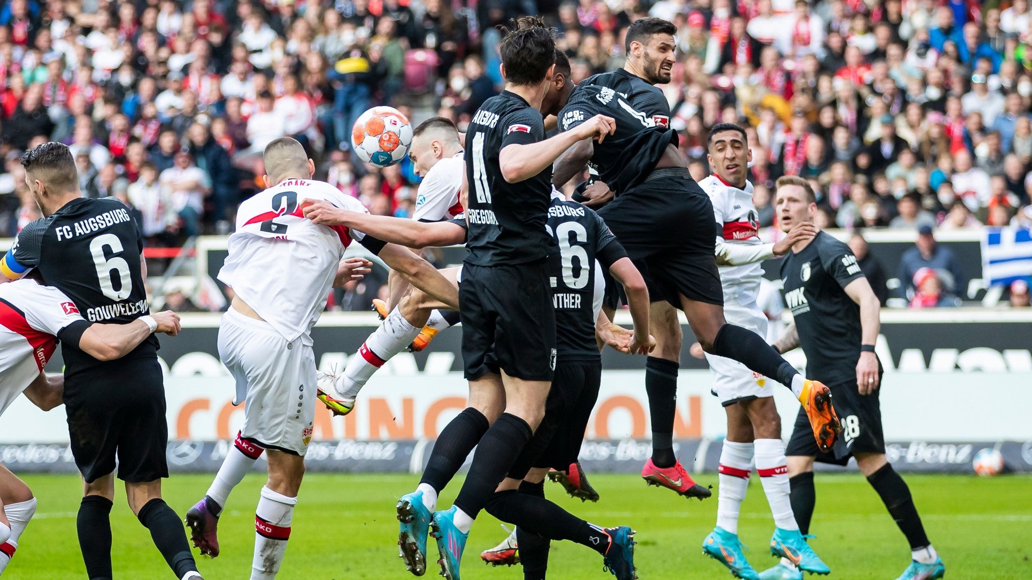 Spielszene VfB Stuttgart - FC Augsburg