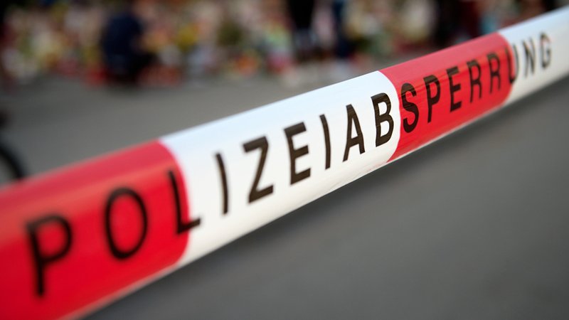 Eine Polizeiabsperrung. (Symbolbild) | Bild: BR/Natasha Heuse Eine Polizeiabsperrung. (Symbolbild)
