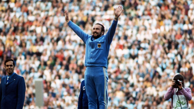 Klaus Wolfermann SIegerehrung 1972 | Bild: picture-alliance/dpa Klaus Wolfermann SIegerehrung 1972