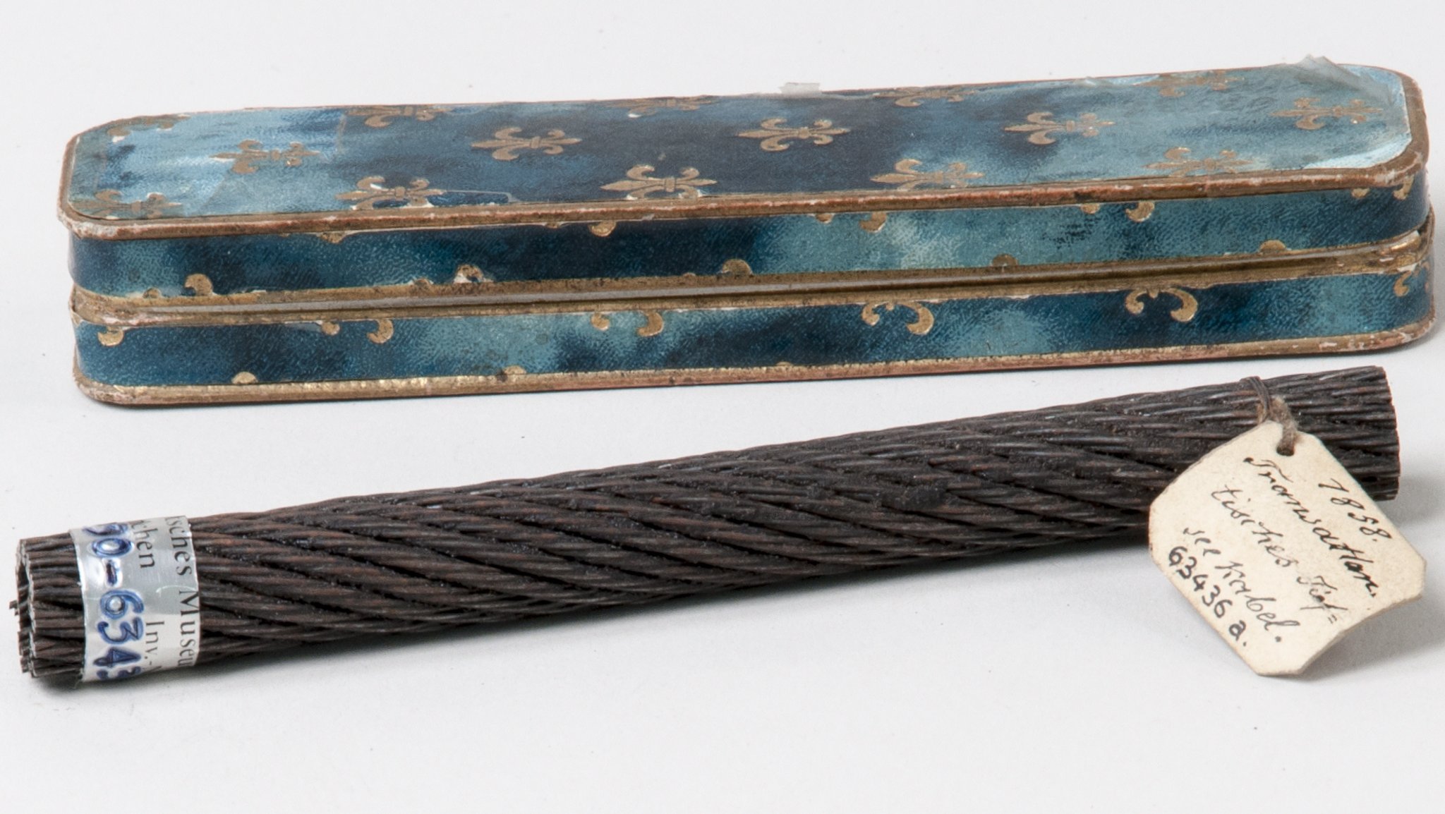 Ein Stück des ersten transatlantischen Tiefseekabels zwischen Europa und den Vereinigten Staaten | Bild: Deutsches Museum  Ein Stück des ersten transatlantischen Tiefseekabels zwischen Europa und den Vereinigten Staaten