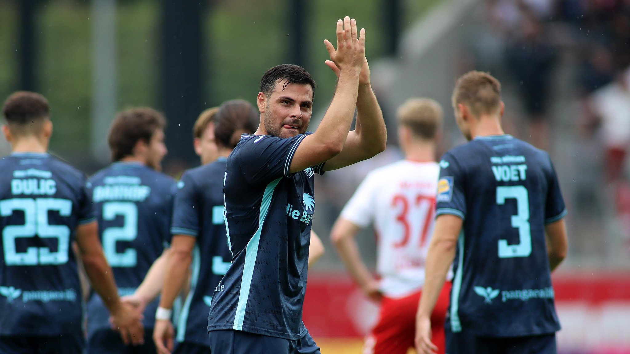 Kevin Volland (l.) jubelt mit Florian Niederlechner