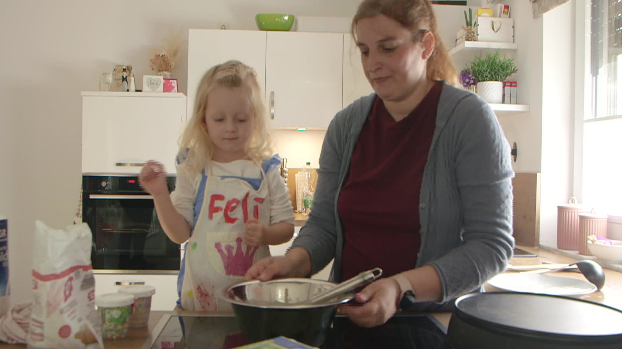 Familienpflegerin in der Küche