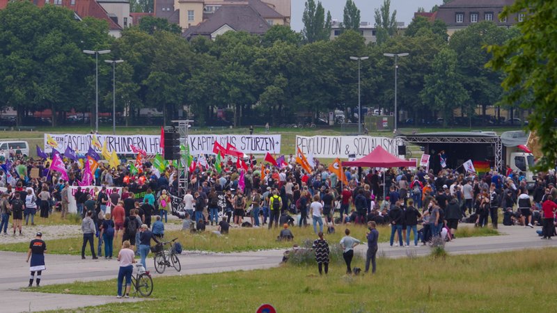 Demo des Bündnisses "NoPAG" mit ca. 1300 Teilnehmern auf der Münchner Theresienwiese.