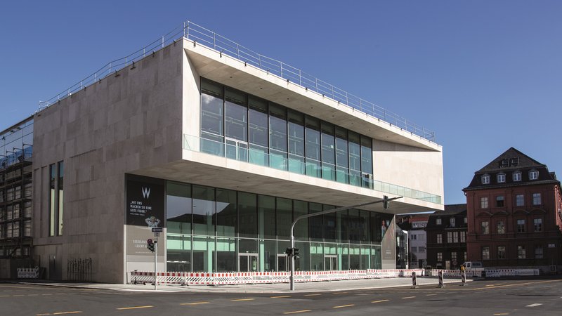 Der Theaterbau am Tag. | Bild: Tanja Schimscha / Mainfrankentheater Würzburg Der Theaterbau am Tag.
