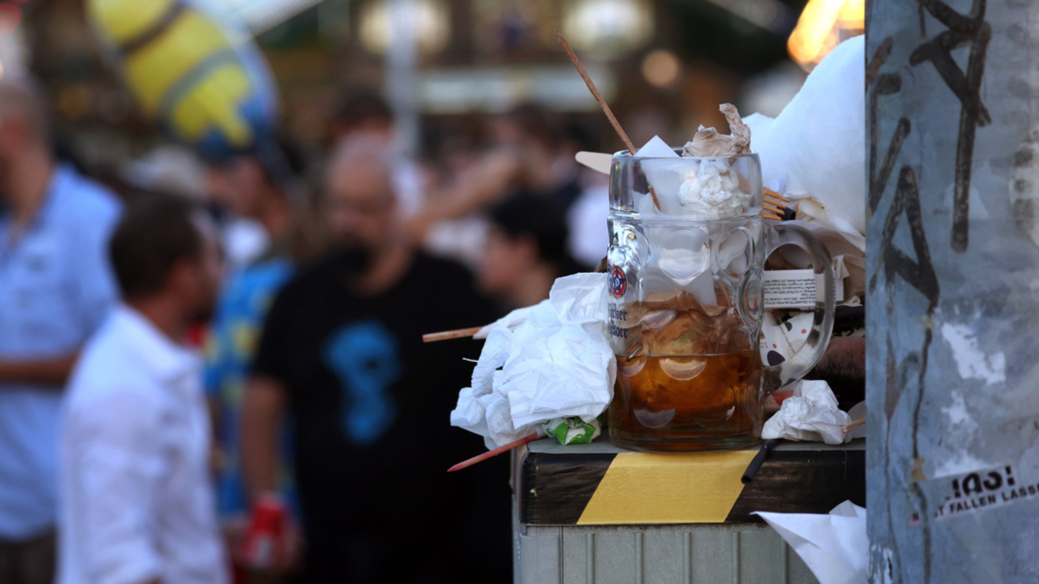 Warum es kaum Mülleimer auf dem Oktoberfest gibt