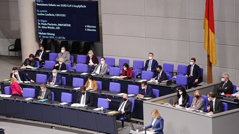 Die Debatte zur Einführung der Impfpflicht gegen Corona im Bundestag. | Bild:dpa-Bildfunk/Kay Nietfeld