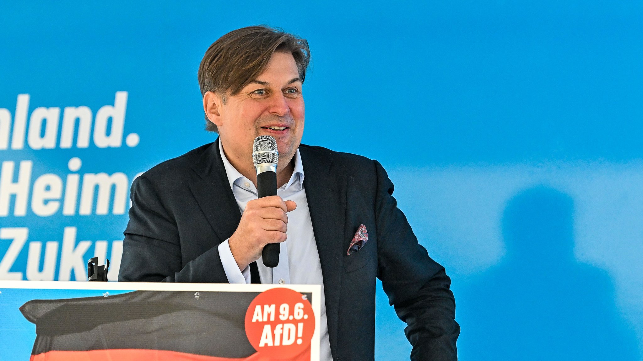 Archivbild: 21.05.2024, Wahlkampfveranstaltung von AfD-Spitzenkandidat Maximilian Krah in Kaufbeuren. 