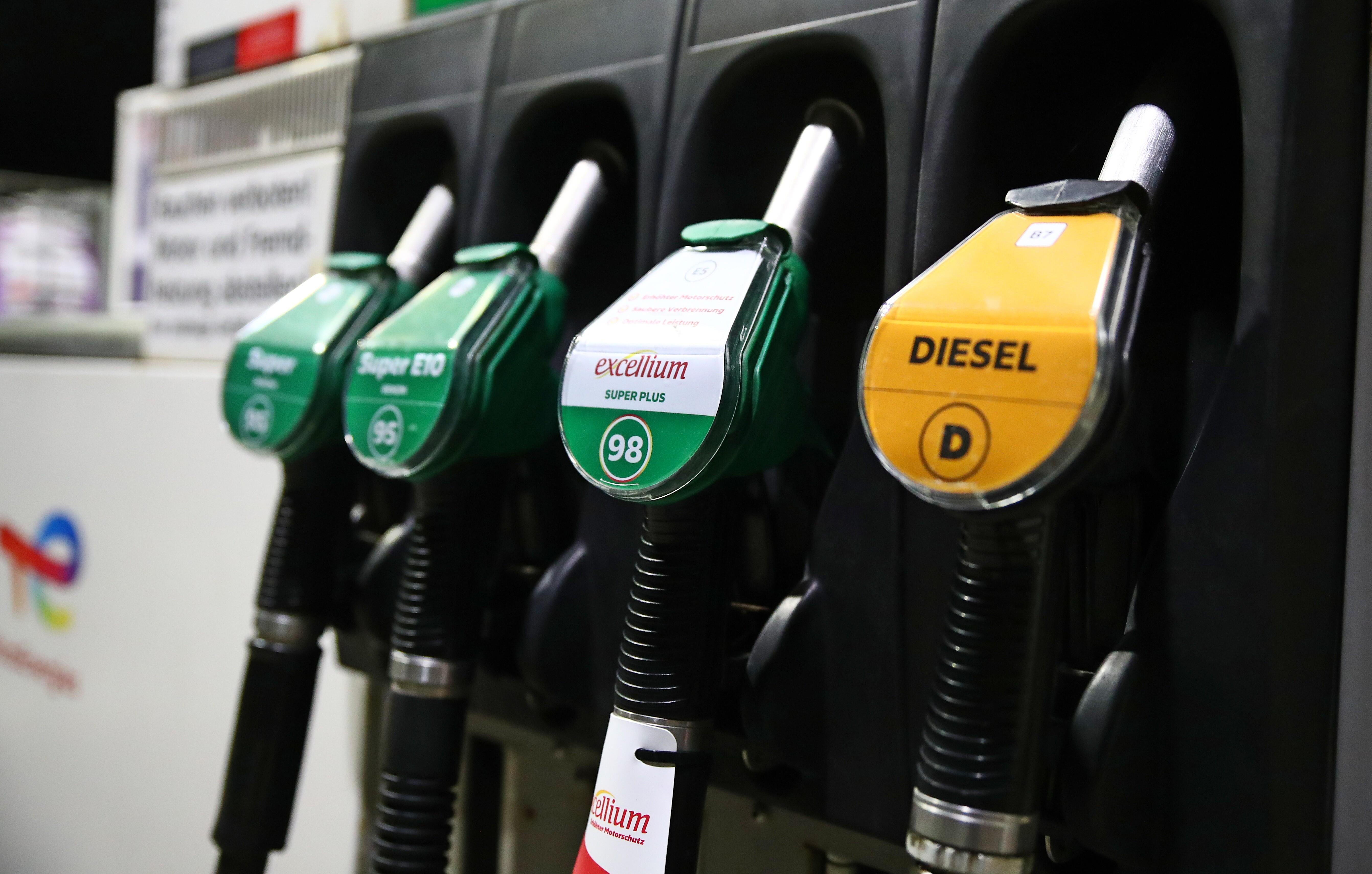 Das Maßnahmenpaket gegen die Preisanstiege bei Diesel und Benzin befindet sich laut Wirtschaftsministerin Reiche auf der Zielgeraden. 