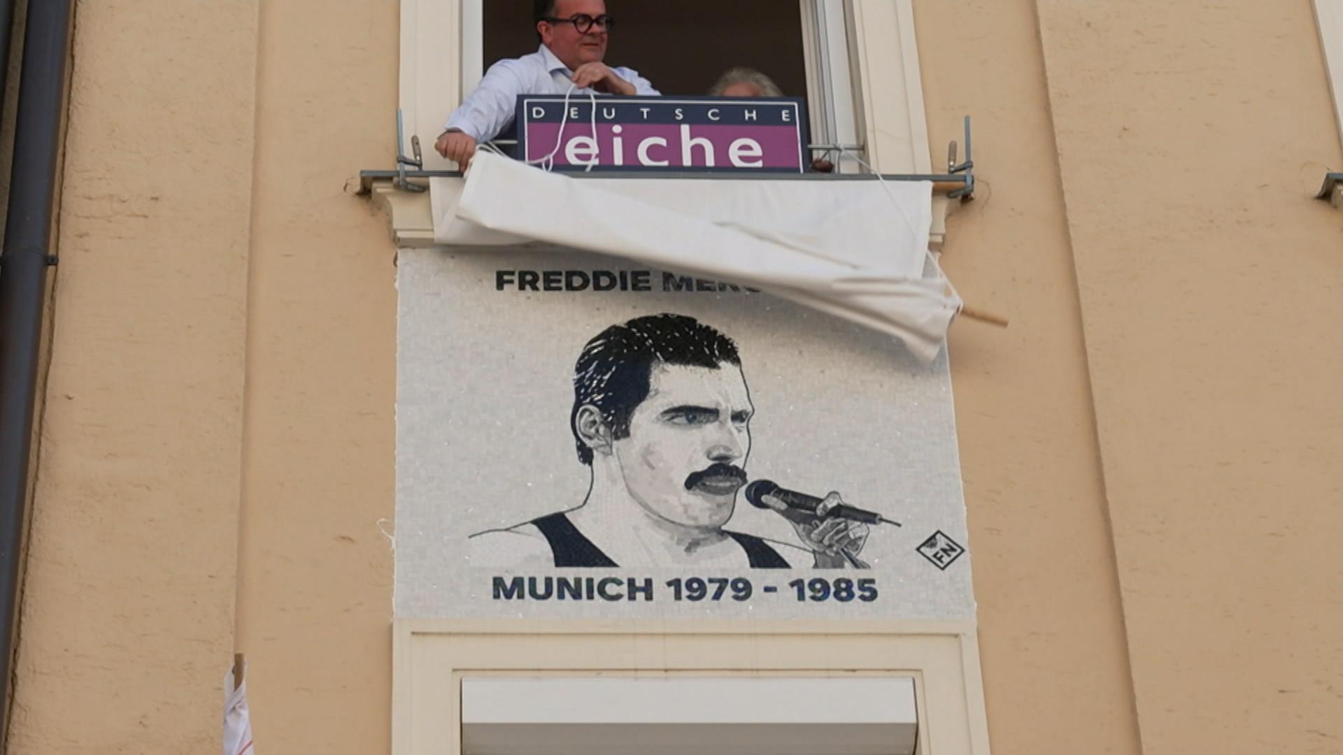 Die Enthüllung des Mercury-Mosaiks an der Deutschen Eiche am 5. September 2024