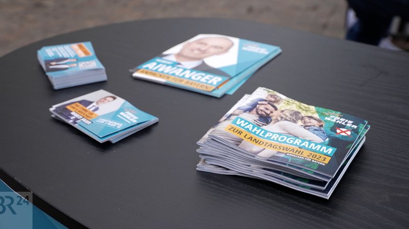 Wahlprospekte der Freien Wähler für die Landtagswahl am 8. Oktober