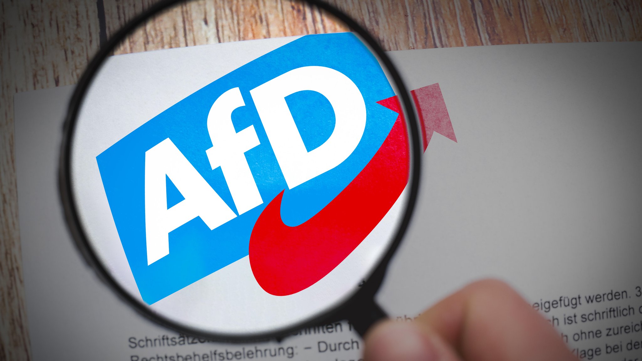 (Symbolbild) Die Alternative für Deutschland (AfD) wurde von dem Bundesverfassungsschutz als gesichert rechtsextremistisch eingestuft. | Bild: picture alliance / CHROMORANGE | Michael Bihlmayer (Symbolbild) Die Alternative für Deutschland (AfD) wurde von dem Bundesverfassungsschutz als gesichert rechtsextremistisch eingestuft.