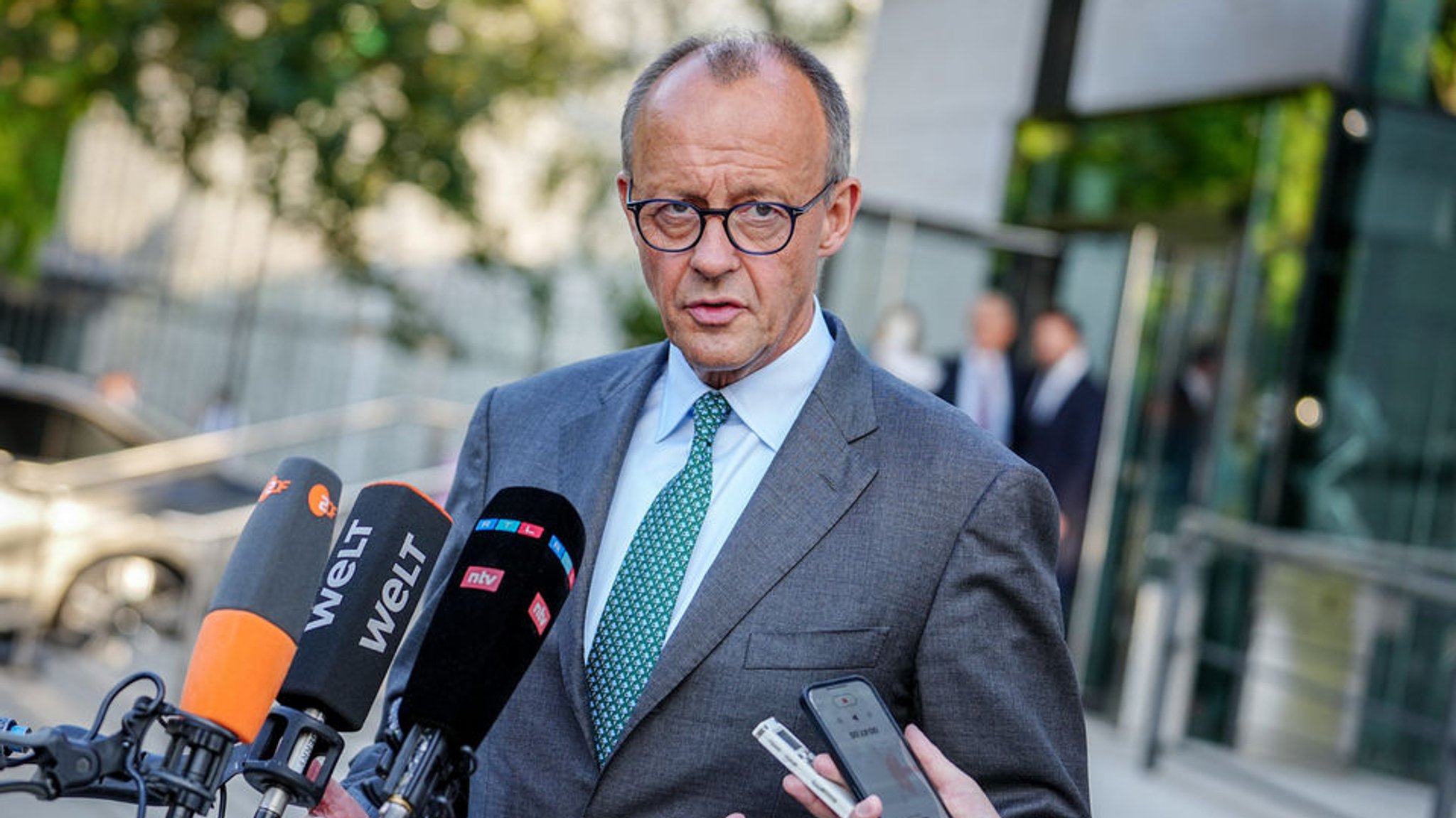 10.09.2024, Berlin: Friedrich Merz (CDU), CDU-Bundesvorsitzender und Unionsfraktionsvorsitzender, gibt nach den der Gesprächen mit Union und Ländern zur Migrationspolitik ein Pressestatement. Foto: Kay Nietfeld/dpa +++ dpa-Bildfunk +++