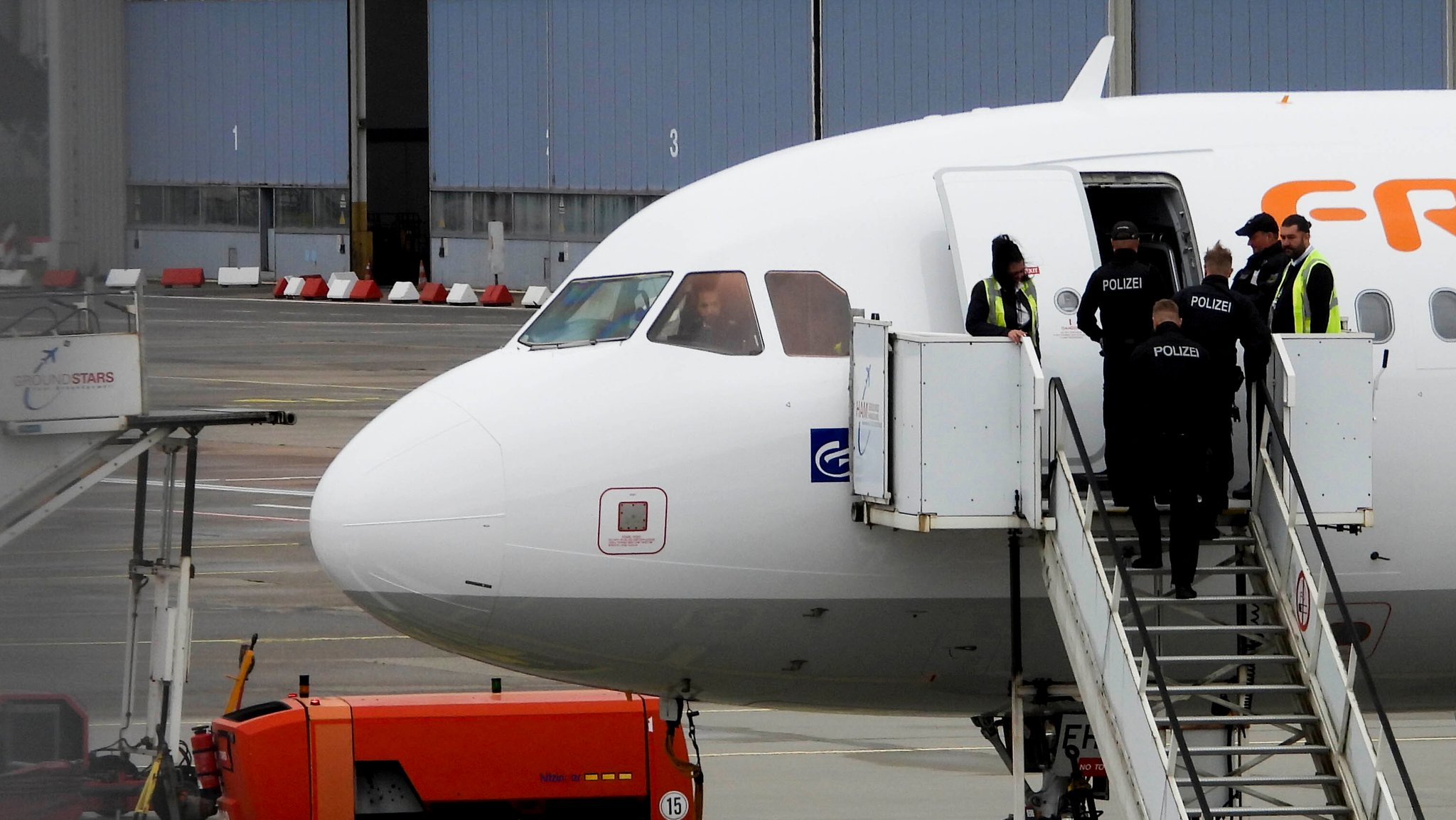 Archivbild: 11.06.2024 - Abschiebung am Flughafen Hamburg 