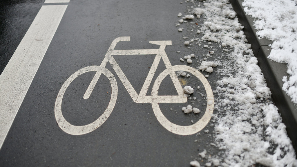 Fahrradweg im Winter (Symbolbild)
