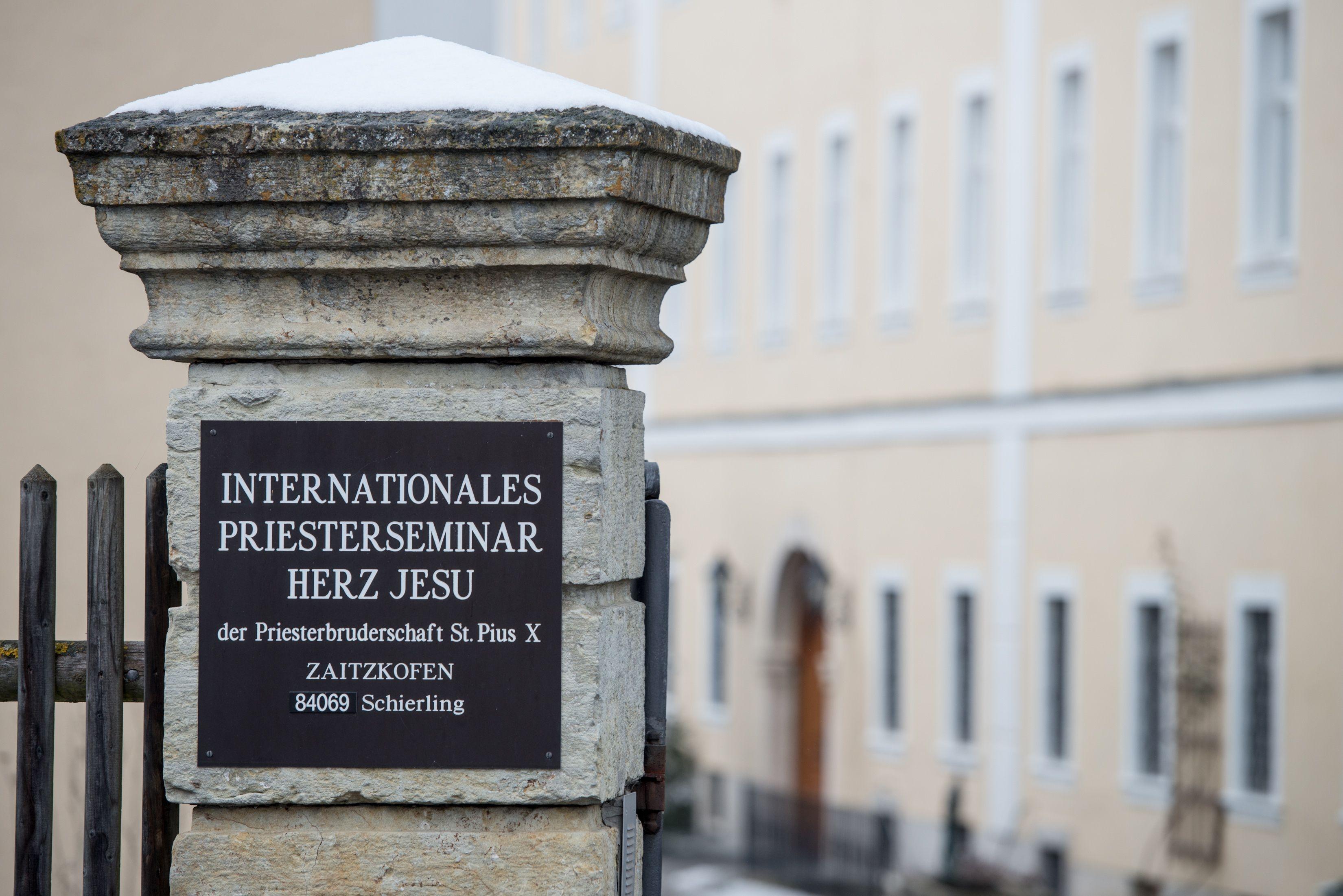 Das Priesterseminar Herz Jesu der Piusbruderschaft im Bistum Regensburg.