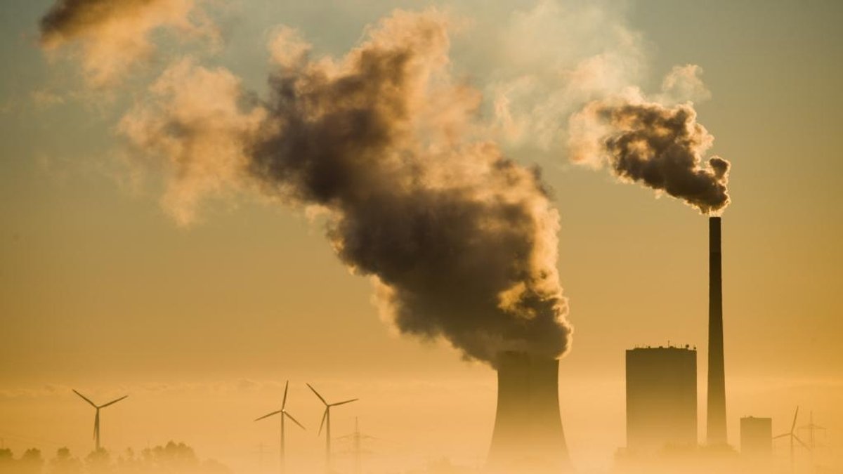 An Industrieanlagen muss der CO2 Ausstoß gemessen werden.