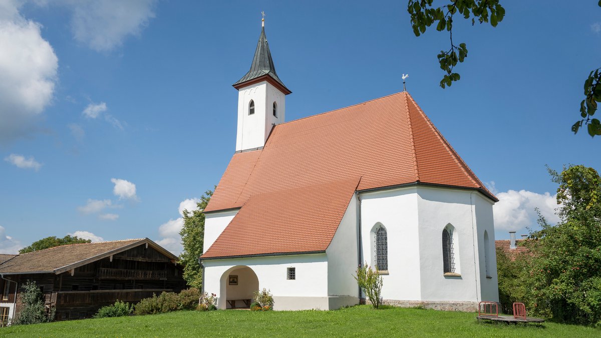 Dorfkirche mit neuem Dach 
